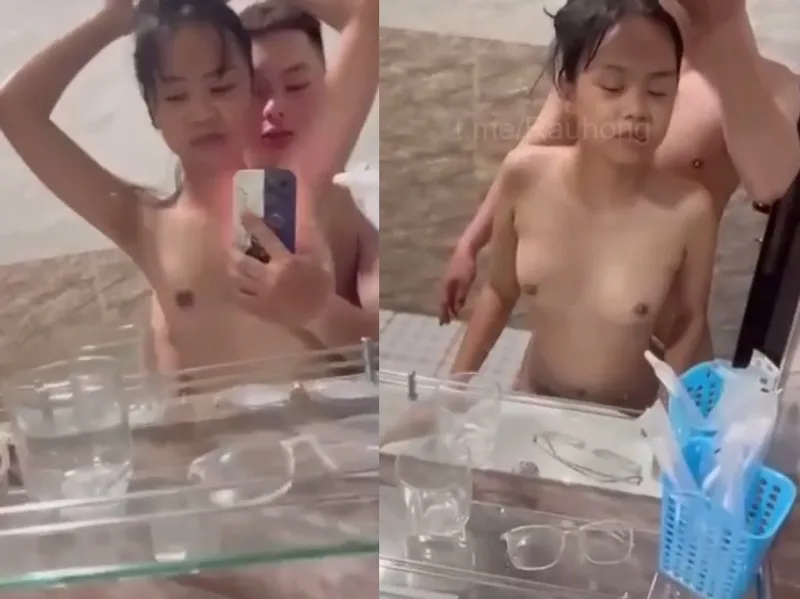 Mảnh khảnh em cùng người yêu nắc trước gương quay kỉ niệm